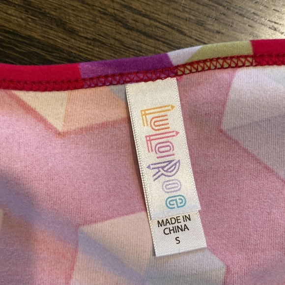 Lularoe Classic T Shirt Pink Geometric Small S New NWT - Picture 2 of 7